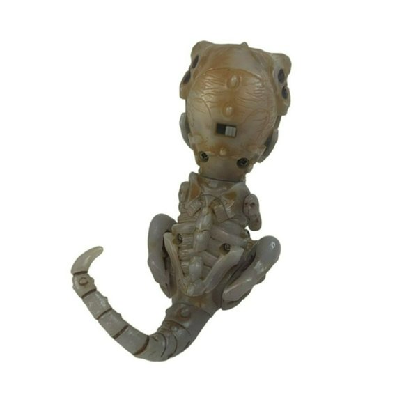 WowWee Fingerlings Doom Raptor Dinosaur T-Rex Bonehead Skeleton Dino 5-Inches - Picture 3 of 5